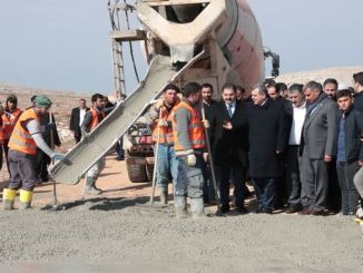 Başkan Beyazgül Devam Eden Beton Yol Çalışmalarını İnceledi - RayHaber