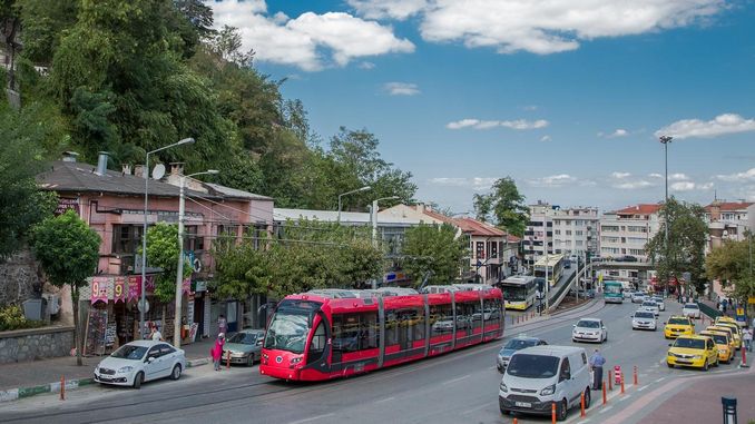 Bursa'da Toplu Ulaşım Kullanımı Yarıya İndi - RayHaber