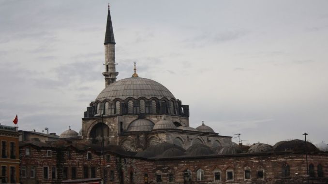 Rüstem Paşa Camii Hakkında - RayHaber