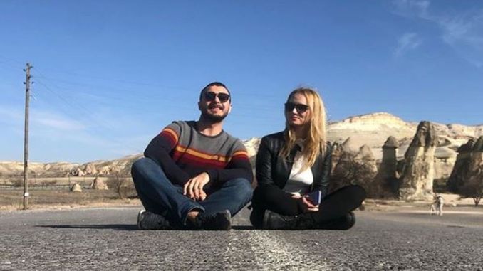 Özgür Bir Dünya Mümkün : Çift Geziyor - RayHaber