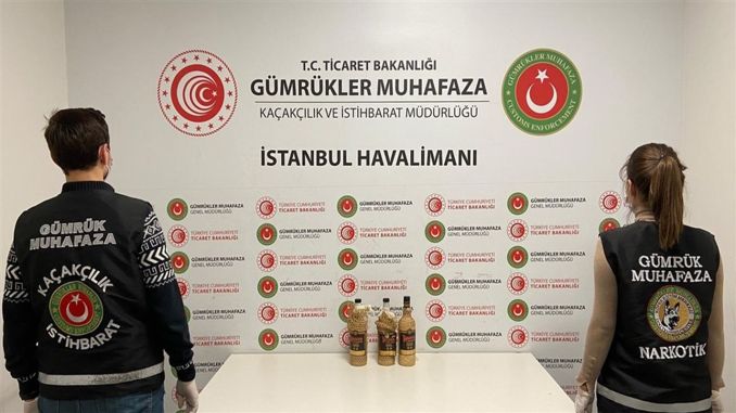 İstanbul Havalimanı'nda İçki Şişelerinde Sıvı Kokain Ele Geçirildi - RayHaber