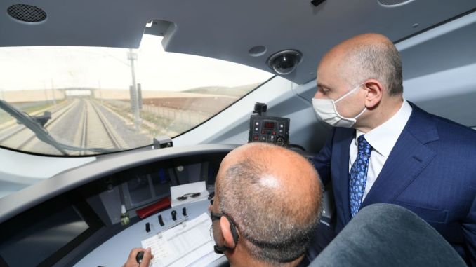 Bakan Karaismailoğlu Konya Karaman Hızlı Tren Test Sürüşüne Katıldı - RayHaber