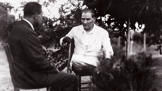 Tarihte Bugün : Atatürk, Bütün Çiftliklerini ve Mallarını Millete Bağışladığını Bildirdi - RayHaber
