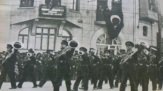 Tarihte Bugün : Adana'da Ahali Cumhuriyet Fırkası Kuruldu - RayHaber