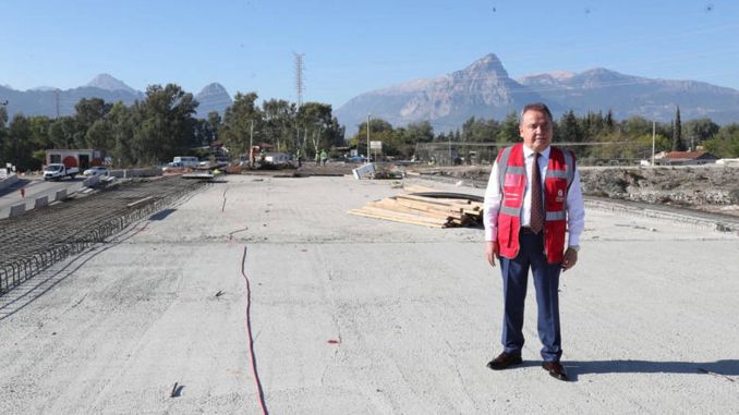 Başkan Böcek Karaman Köprüsü İnşaatını İnceledi - RayHaber