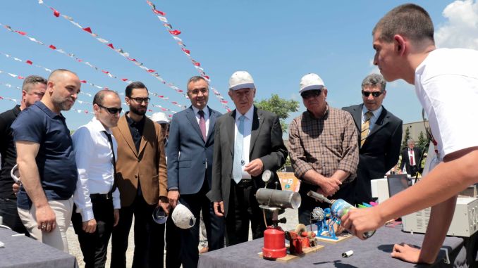KOSBİFEST’te Öğrenciler Bilimsel Projelerini Sergiledi - RayHaber