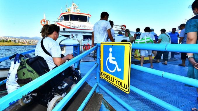 İZDENİZ Seferleri İle Engelli Yurttaşlar Yazlık İlçeleri Keşfetti - RayHaber