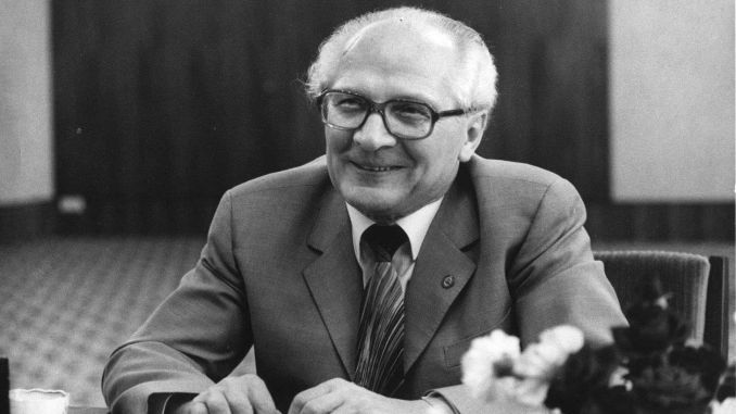 Tarihte Bugün: Doğu Almanya Lideri Erich Honecker İstifa Etti - RayHaber