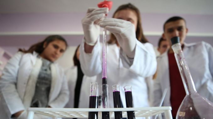 Liselerde Bilim Uygulamaları Programı Başlıyor - RayHaber
