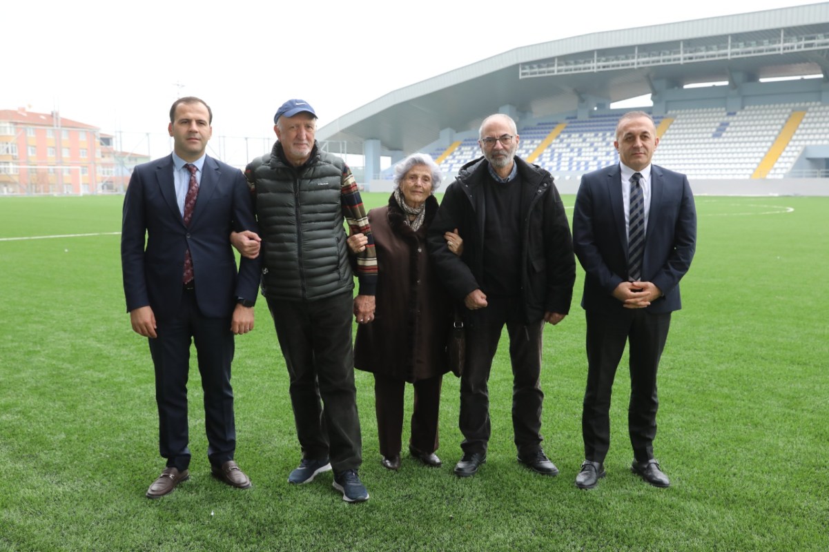 IBB Merhum Halit Kivancin Adini Stadyuma Verdi