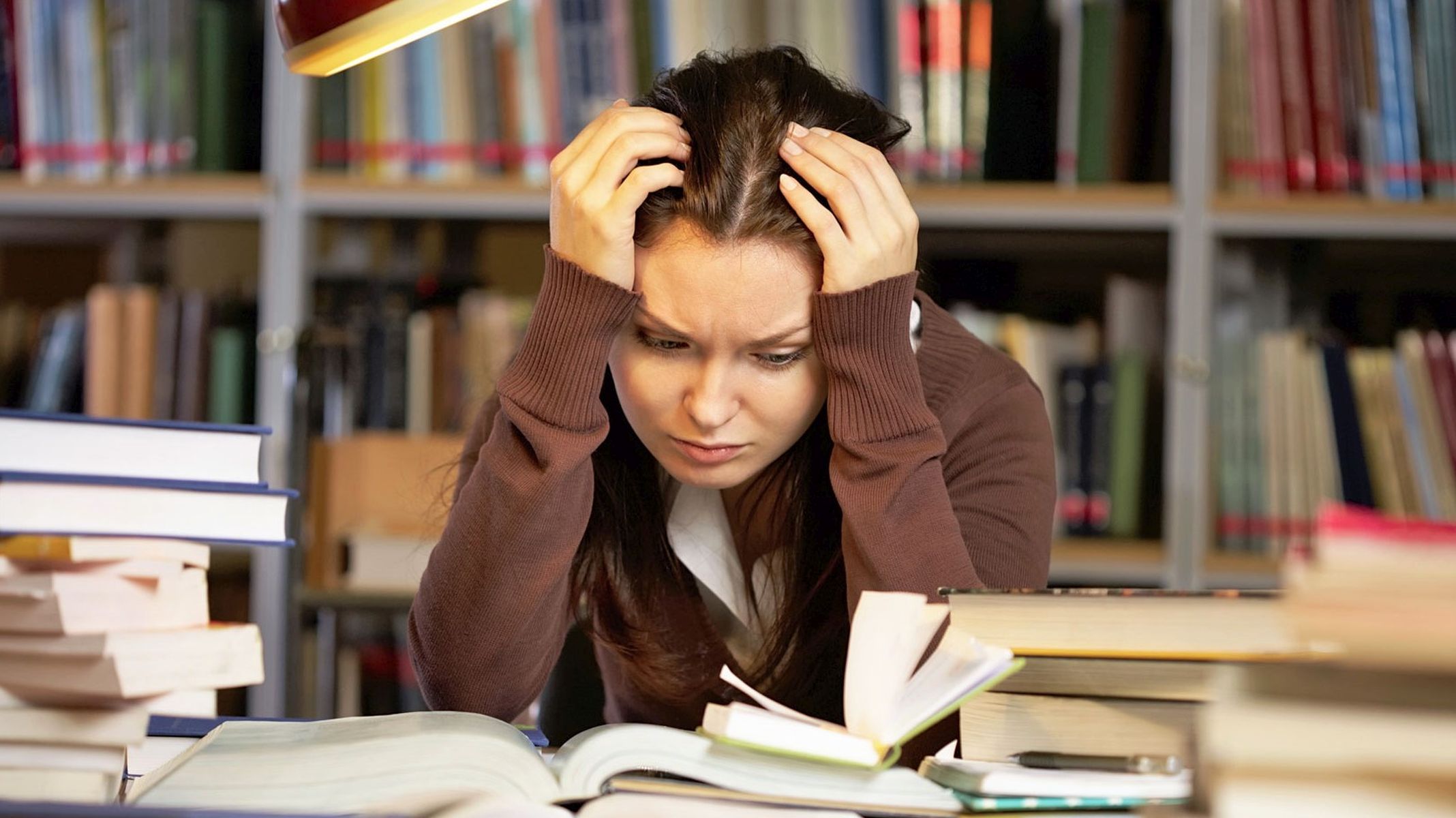Exam stress. Стресс на учебе. Трудности в учебе. Стресс у студентов. Страх экзамена.
