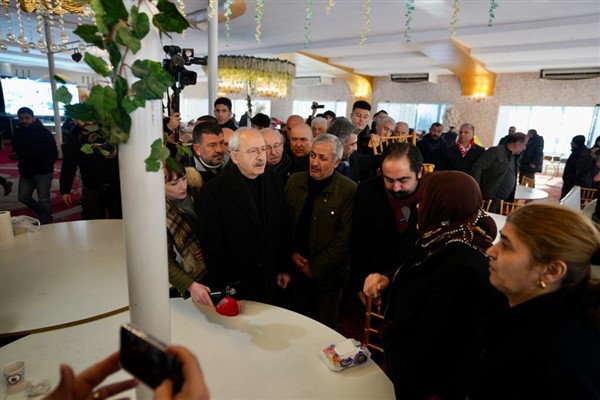 Kılıçdaroğlu ve İmamoğlu İkinci Kez Deprem Bölgesinde Kılıçdaroğlu ve İmamoğlu İkinci Kez Deprem Bölgesinde - RayHaber