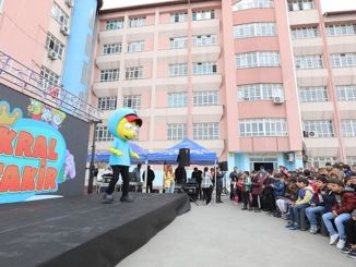 ’Mikrop Avcıları Cumburlop’ Sinema Filmi, Afetzede Çocuklarla Buluştu - RayHaber