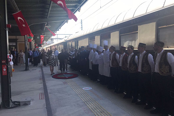 Romanlara Konu Olan ‘Orient Express‘ Treni İstanbul‘a Ulaştı Romanlara Konu Olan ‘Orient Express‘ Treni İstanbul‘a Ulaştı - RayHaber