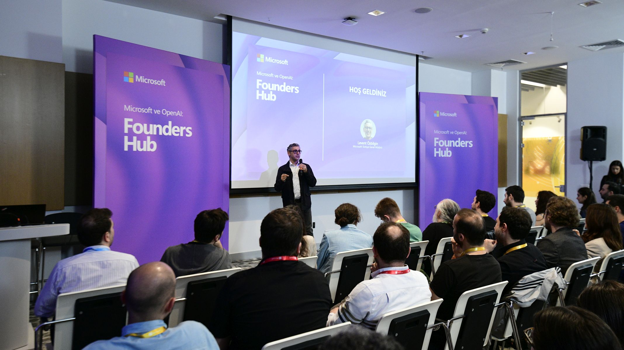 Microsoft Turkey의 Founders Hub 이벤트에서 스타트업 모임