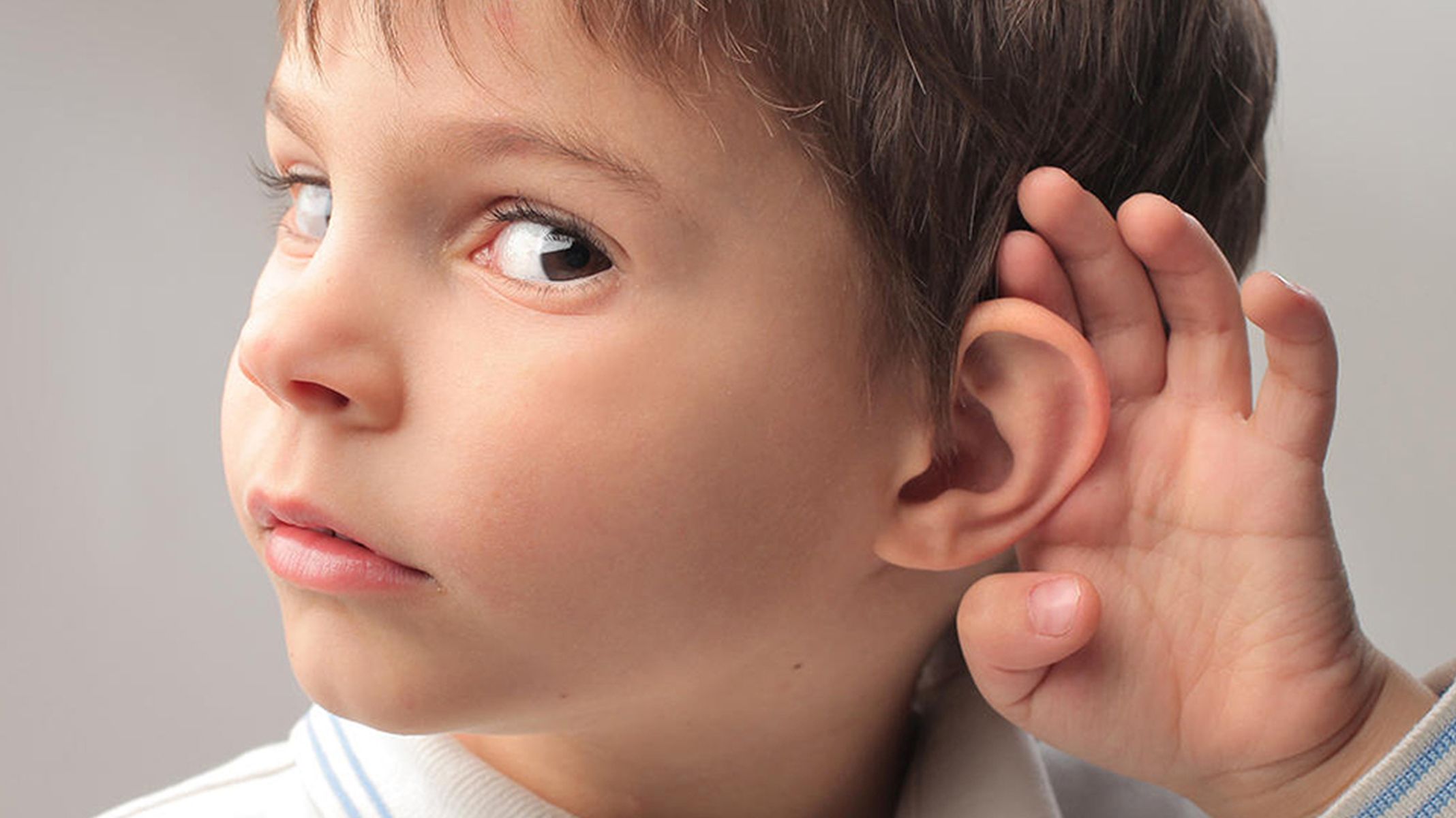 Слуховое восприятие слабослышащих. Дети с нарушением слуха.. Слуховое восприятие у детей. Нарушение слуха и зрения. Слух у слепых.