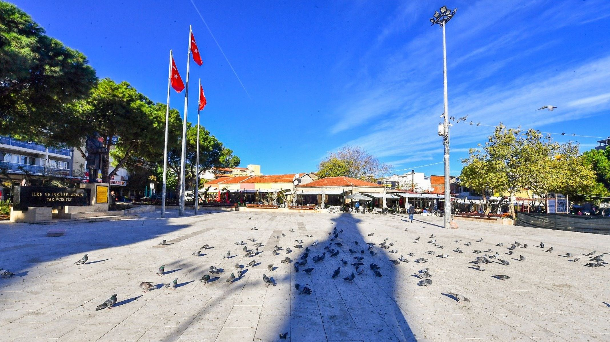 La place Gaziemir Abdullah Arda est en cours de rénovation