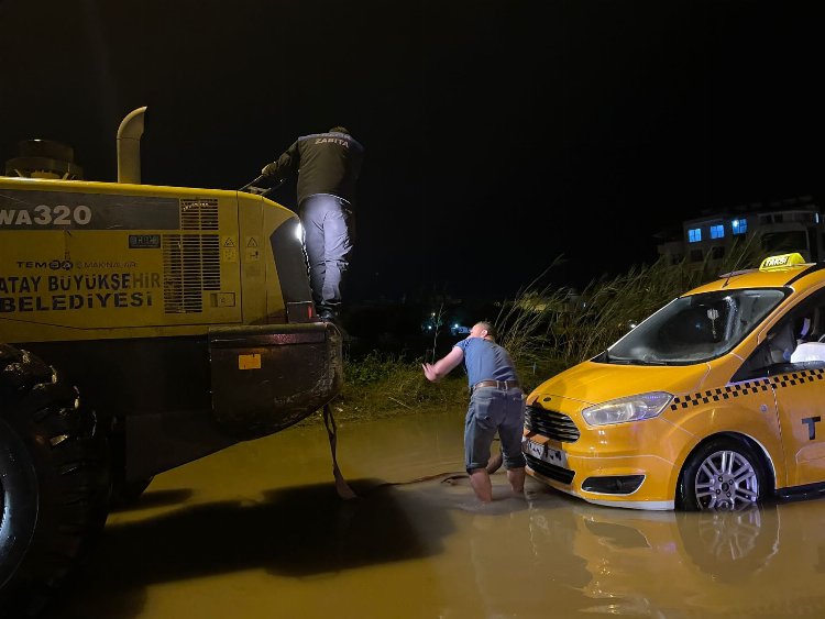 Hatay'da Akom Ekipleri Gece Boyu Yardıma Koştu - RayHaber
