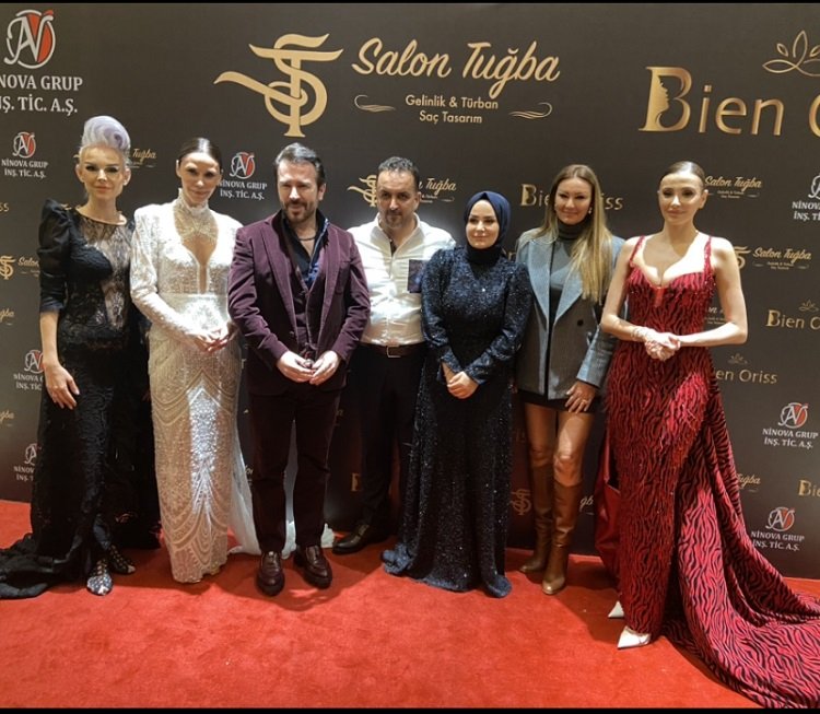 Tuğba Yiğit Defilesinde "Savaşa Hayır" Dediler - RayHaber