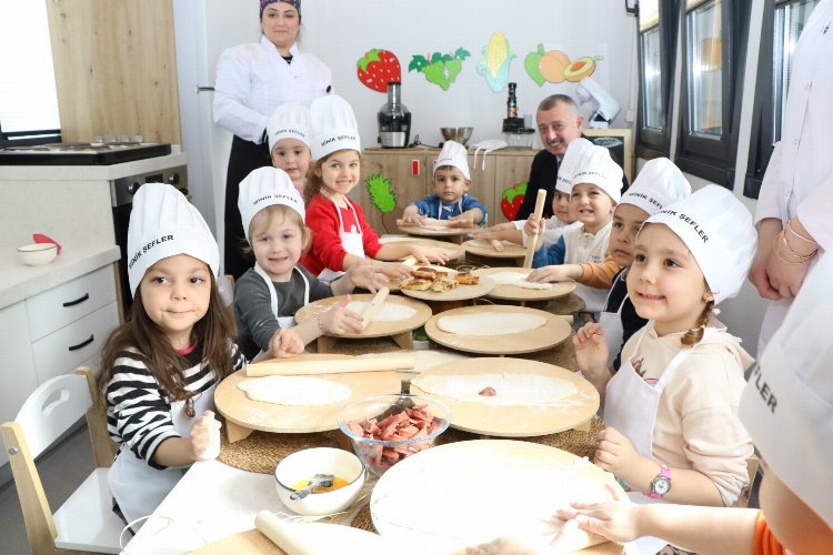 Başkan Büyükakın Çocuklarla Buluştu - RayHaber