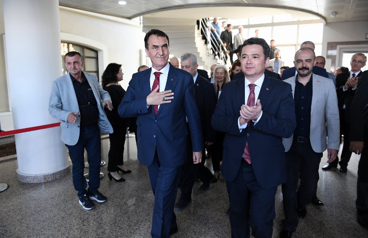 Bursa Osmangazi'nin Anahtarı Resmen Aydın'da - RayHaber