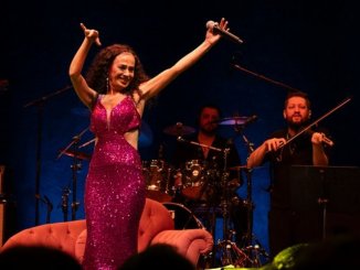 Yıldız Tilbe'de Azerice Şarkı - RayHaber