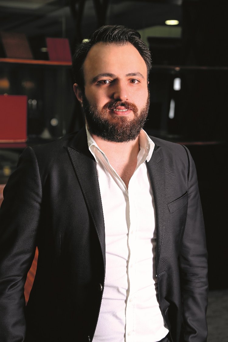 Bursalı’ya Amerikan İş Ödülleri’nde 3 Ödül Birden - RayHaber