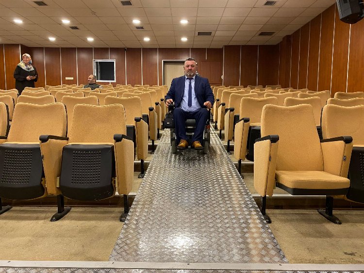 Gölcük Belediyesi Engelleri Kaldırıyor - RayHaber