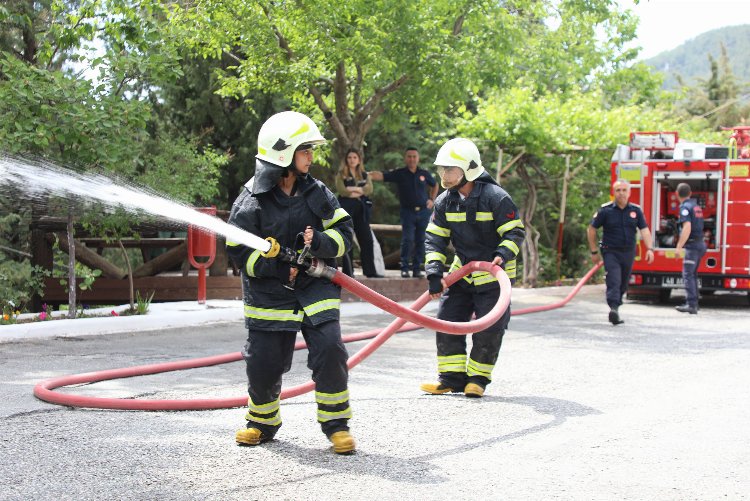 Muğla'da Geleceğin İtfaiyecileri Uygulamalı Eğitimde - RayHaber