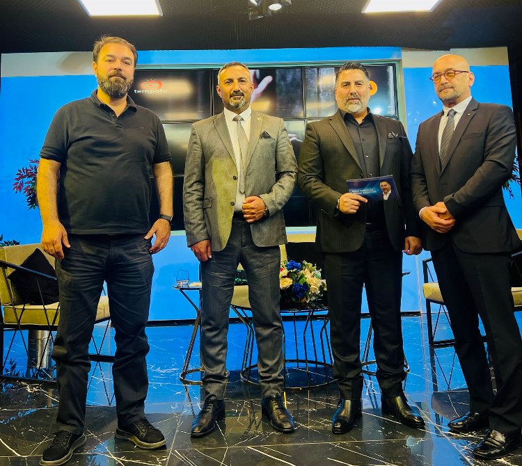 Murat Hançer, Sunuculuk Başarısıyla Göz Kamaştırıyor - RayHaber