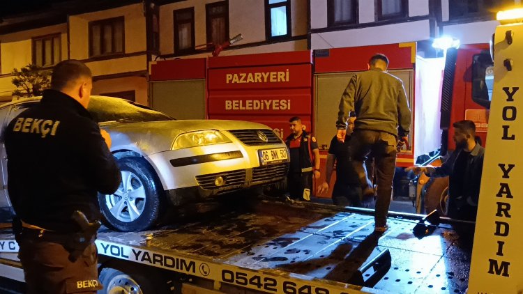 Bilecik’te Seyir Halindeki Araba Alev Alev Yandı - RayHaber