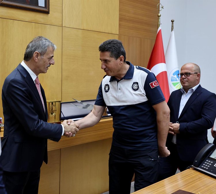 Lider Alemdar Çalışma Arkadaşlarıyla Bayramlaştı - RayHaber