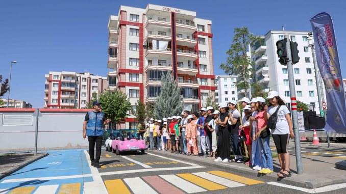 Diyarbakır'da Öğrencilere Trafik Eğitimi - RayHaber