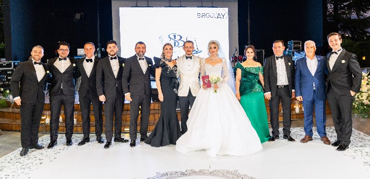 Görkemli Düğünle Dünyaevine Girdiler - RayHaber