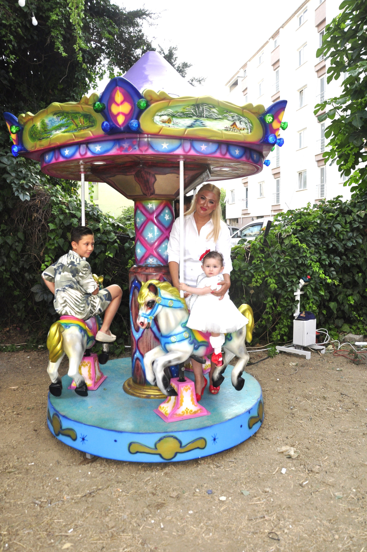 Kızı İçin Lunapark Kurdurdu - RayHaber
