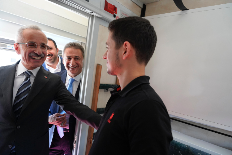Gençlerin Tercihi Tren Oldu - RayHaber