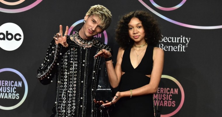 Megan Fox ve Machine Gun Kelly'den Hamilelik Müjdesi - RayHaber