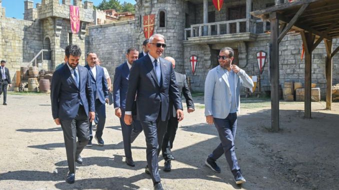 Türk Dizileri, Reklamdan Daha Etkili Bir Tanıtım Aracı Oldu - RayHaber