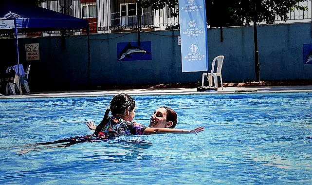 Aydın'da Otizmli Çocuklar Yüzmeyle Güçleniyor - RayHaber