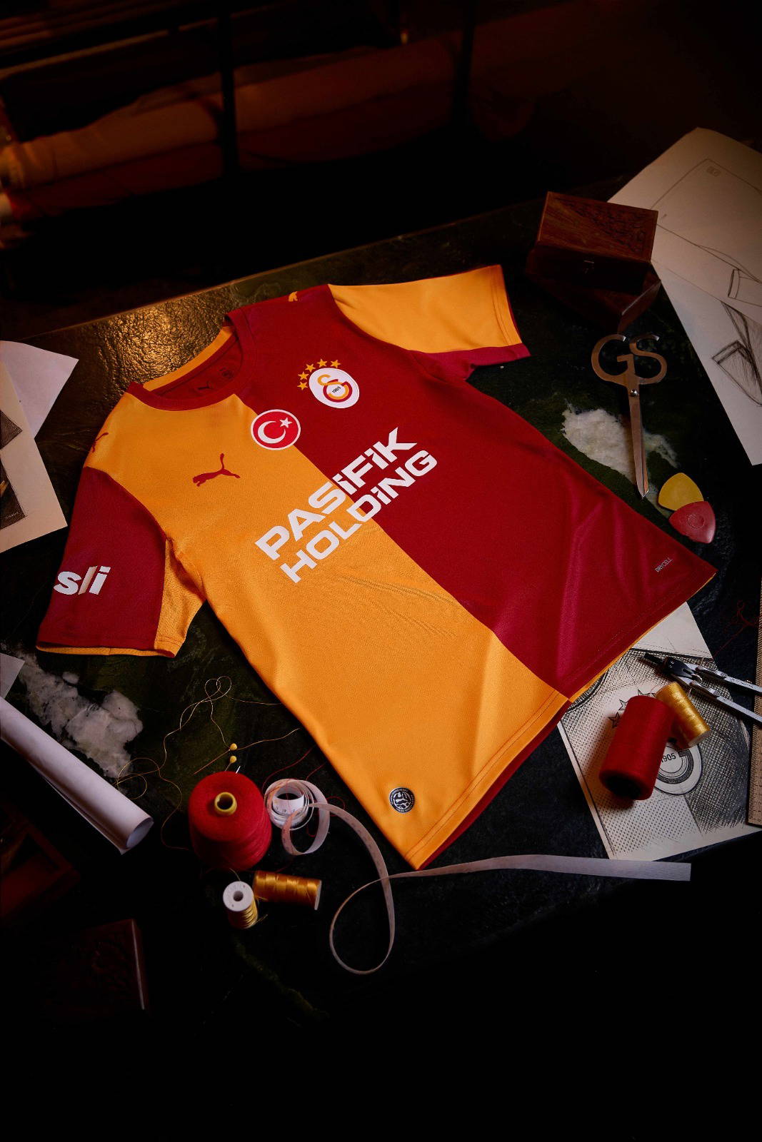 Galatasaray'ın Yeni Sezon Formaları Tanıtıldı - RayHaber