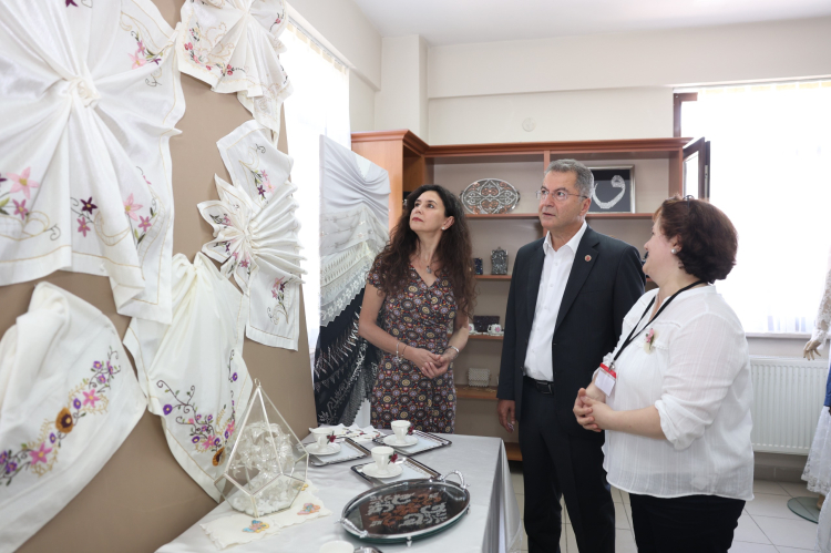 Osmangazi’de Kadınların El Emeği Görücüye Çıktı - RayHaber