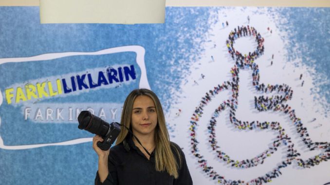 İşitme Engeline Rağmen Sahra Nur Akyıl’ın Azim Dolu Hikâyesi - RayHaber
