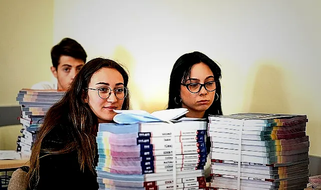 Maltepe’de Sınav Yolculuğuna Kitap Desteği